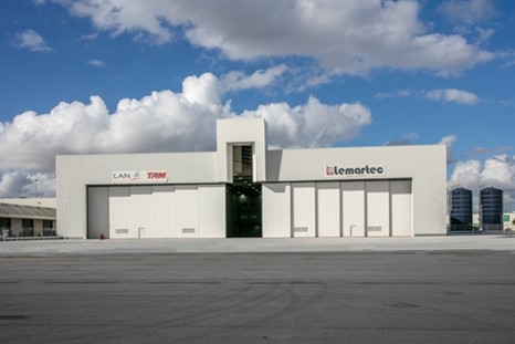 Jumbo rigid frames for LAN Cargo S.A.'s maintenance, repair and overhaul (MRO) facility at Miami International Airport required escorted transportation across runways due to the site's tight access. 