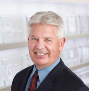 headshot of Jeff Henry